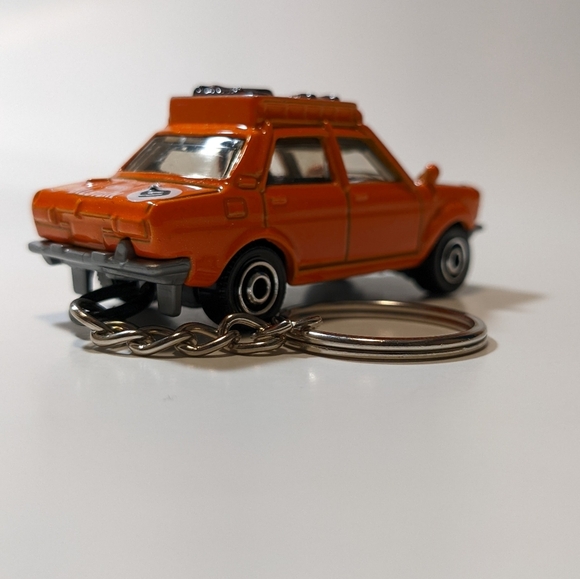 Datsun 510 Rally Car Keychain Hot Wheels - Picture 3 of 5